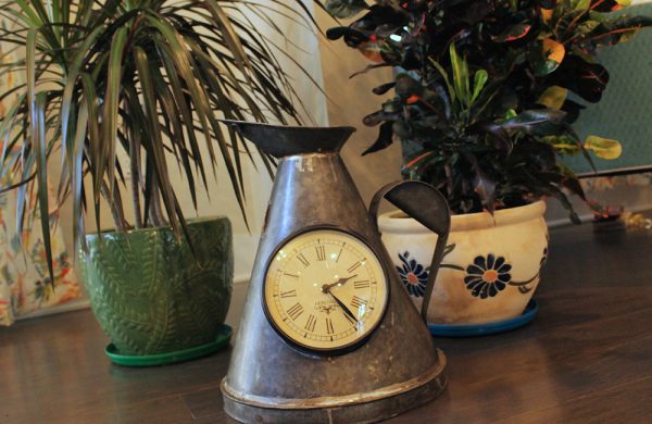 Upcycled Iron Measuring Jug Clock (Gray)