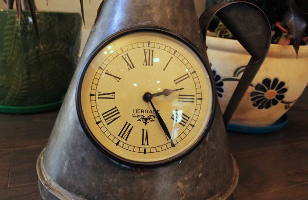 Upcycled Iron Measuring Jug Clock (Gray)